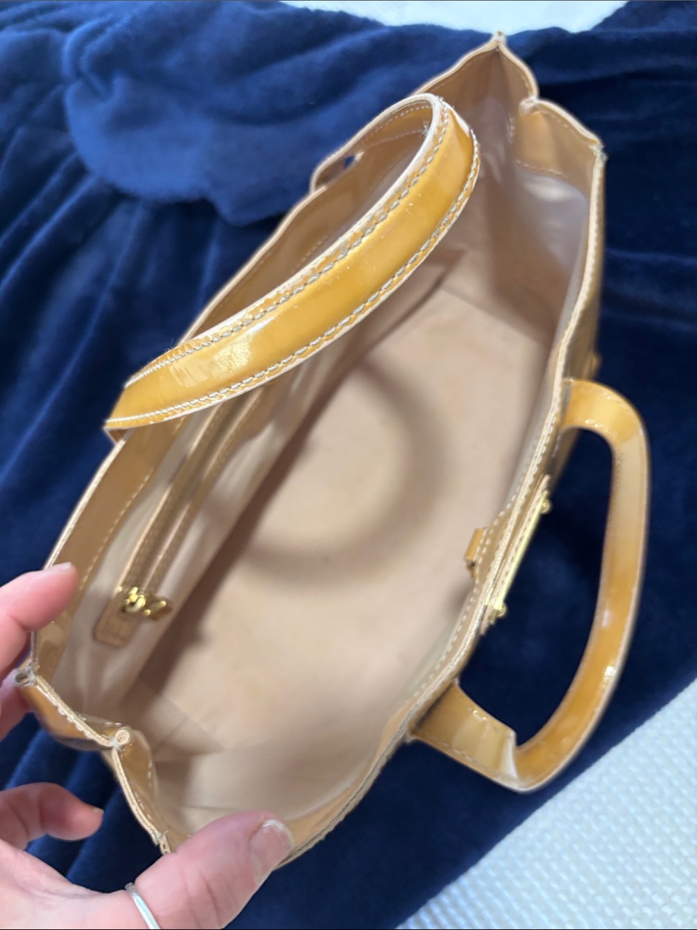 Louis Vuitton Wilshire Vernis - beige monogram - Picture 6 of 6